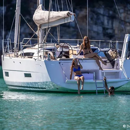 A Yacht In The City 3* Lagos