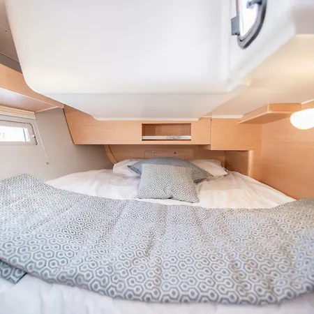 A Yacht In The City 3*
